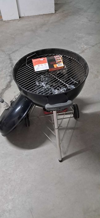 Churrasqueira Weber Compact Kettle a carvão,