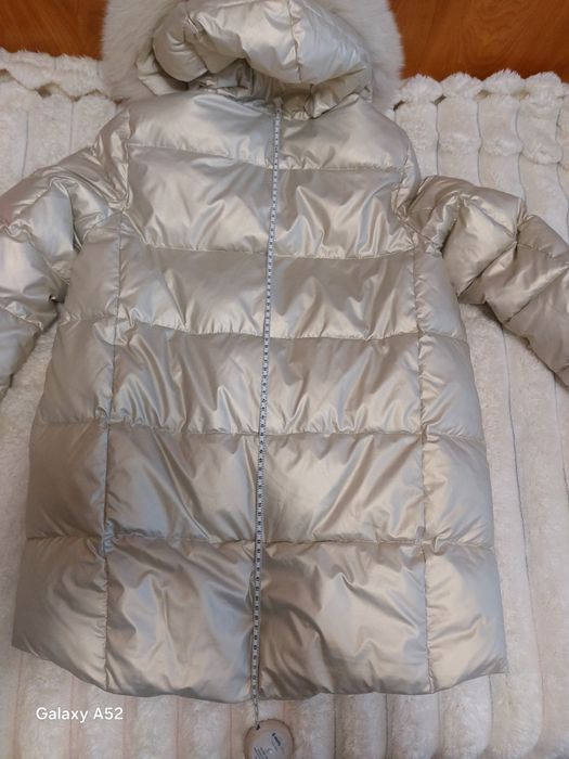 Жіноча зимова куртка, з натуральним хутром на  капюшоні, не нова