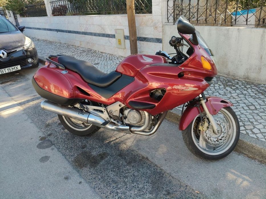 Honda 650  Deauville 2000