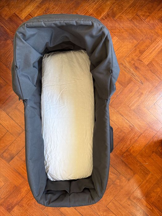 Alcofa Britax Römer com colchão extra em bambu e proteção de chuva – Excelente estado