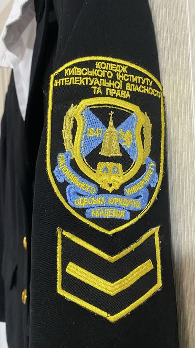 Костюм форма для дівчини на  навчання в Юридичному коледжі Одеськоі академіі розмір 44-46