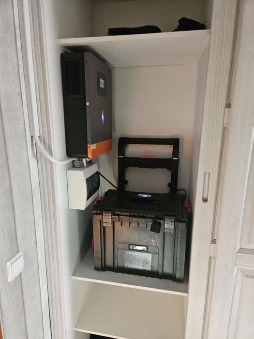 Установка солнечных,гибридных инверторов,систем бесперебойного питания