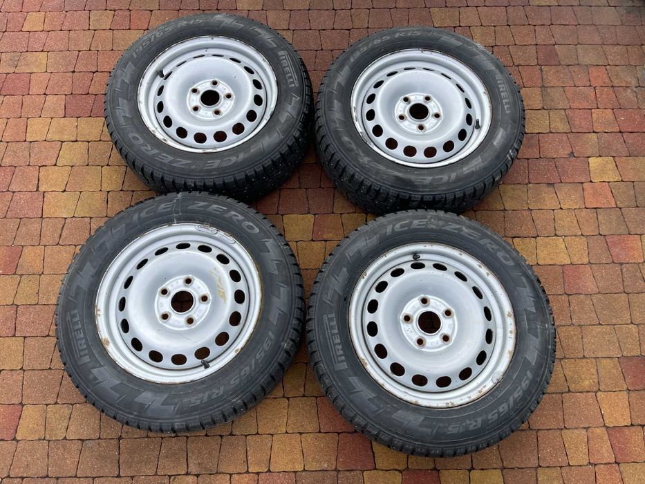 4064.1. Felgi 15" koła zimowe Golf Touran Audi A3 Skoda Octavia II 5x112 195/65/15 Pirelli kolce