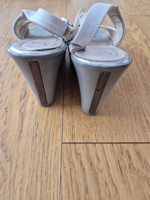 Buty na koturnie Karino 37