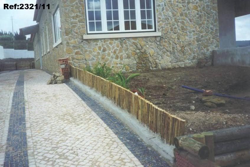 Bordadura em madeira para jardim