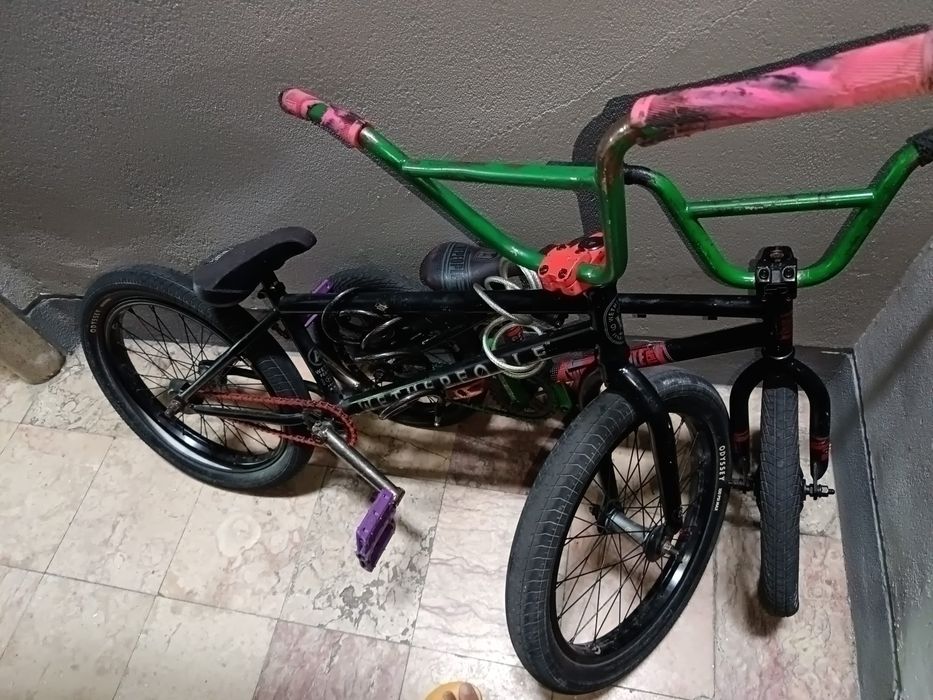 Vendo 2 bmx uma roda 20 e outra roda 16 pra desocupar  300 euros as duas