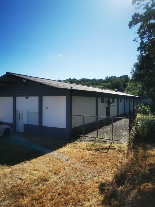 Armazém com 419 m² e Terreno de 2.856 m² | Donai, Lagomar– Bragança