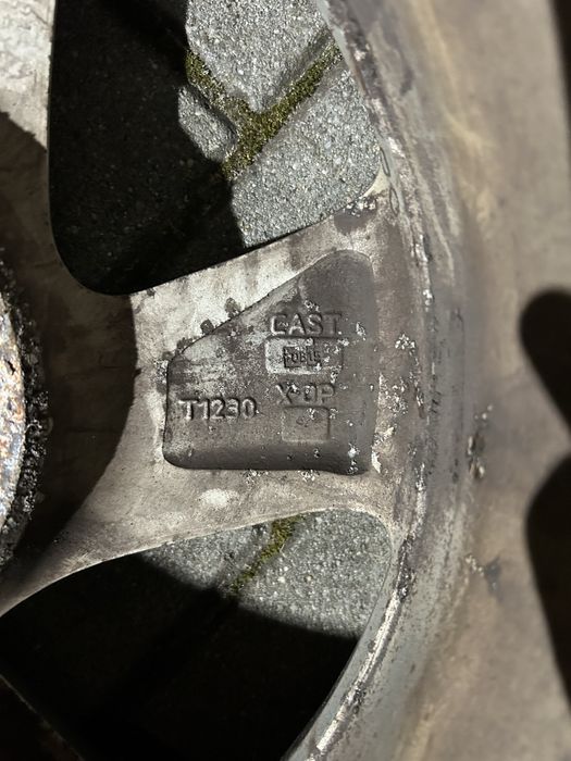 Komplet alufelg Mazda z oponami zimowymi Dębica Frigo