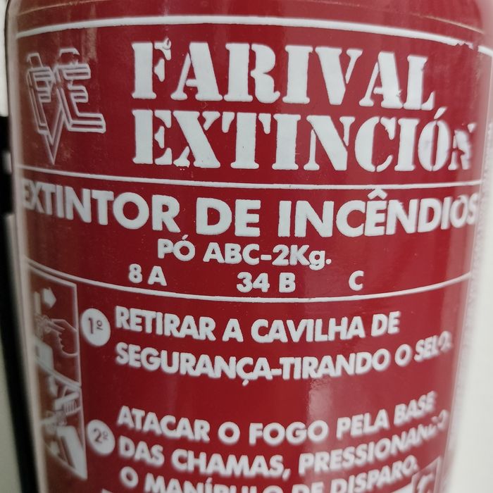 2 extintores veja selos nas fotos