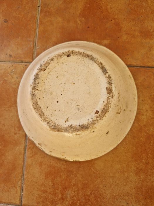 2 pratos e uma tigela antiga