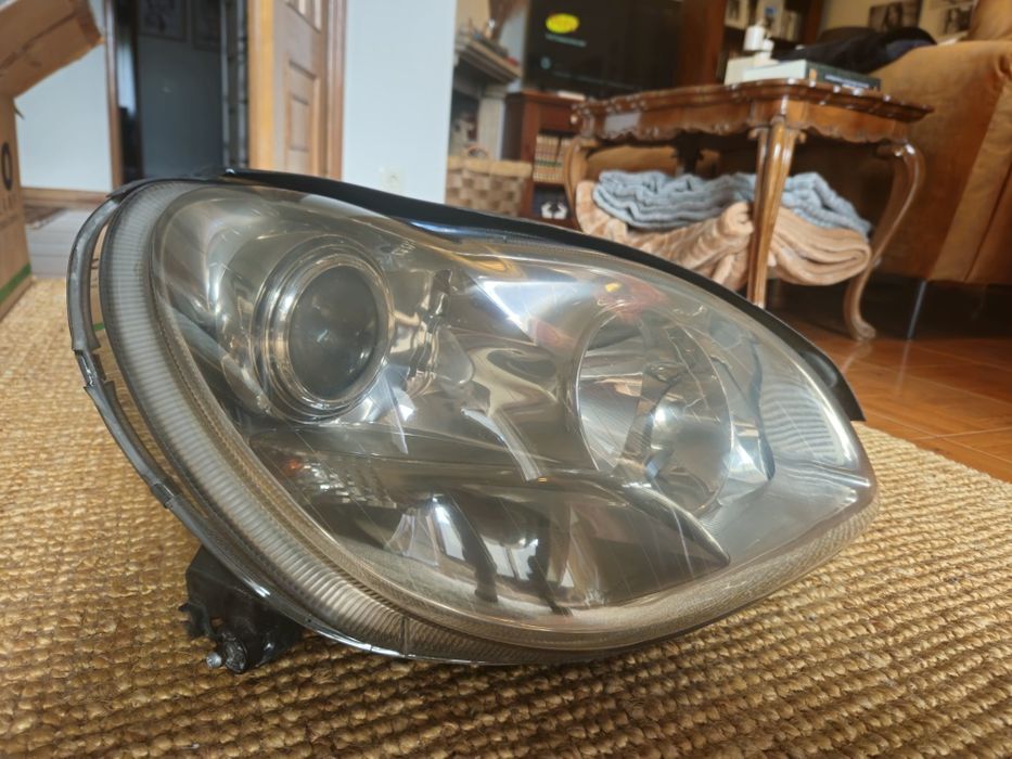 Faróis Mercedes-Benz