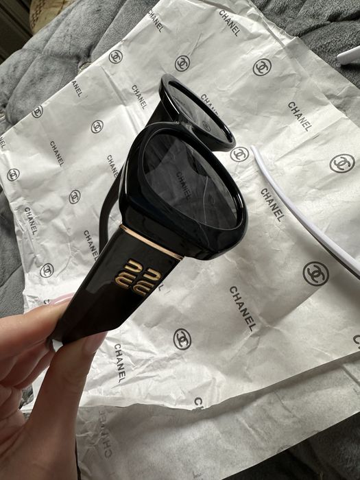 Сонцезахисні окуляри miu miu