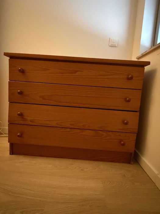 Cómoda em pinho maciço c/4 gavetas, cor cerejeira, 46x105x80 cm