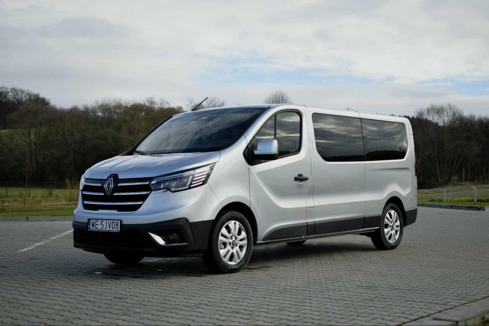 Wynajem busa 9 osobowego Renault Traffic COMBI Grand EQUILIBRE Blue