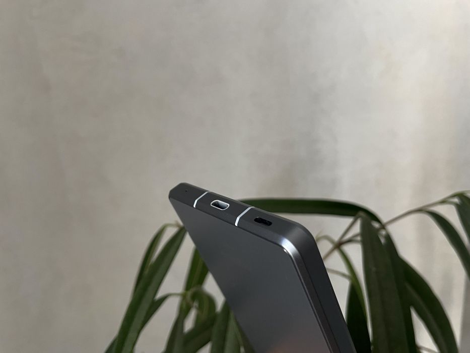 Ігровий смартфон Sharp AQUOS SH-52D - 2sim 8Gen2 6,4"120Гц IP68 NFC