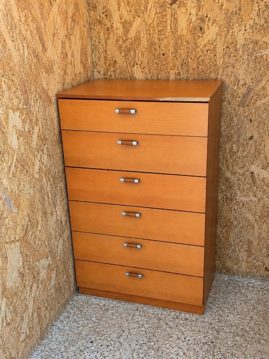 Conjunto de móveis de quarto — 2 mesinhas de cabeceira + cómoda
