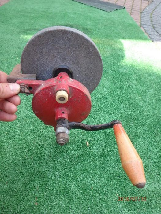 Polska szlifierka ręczna na korbę.