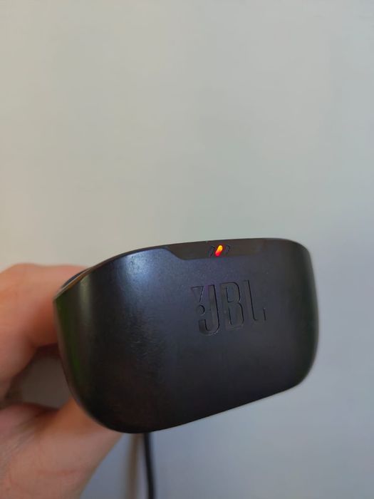 JBL słuchawki bezprzewodowe dokanałowe słuchawka etui ładujące case