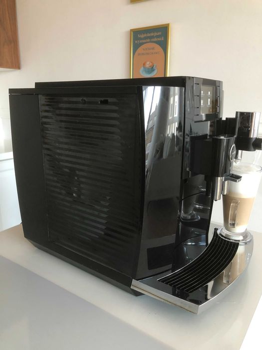 Automatyczny ekspres Jura E8 (EB) Piano Black / 2021rok / model: 15355