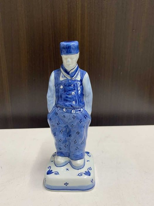 Статуэтка Royal Delft фарфор фигурка Фермера в голубых тонах