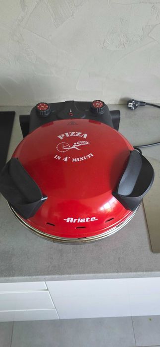 Ariete 909 — piec do pizzy, czerwony