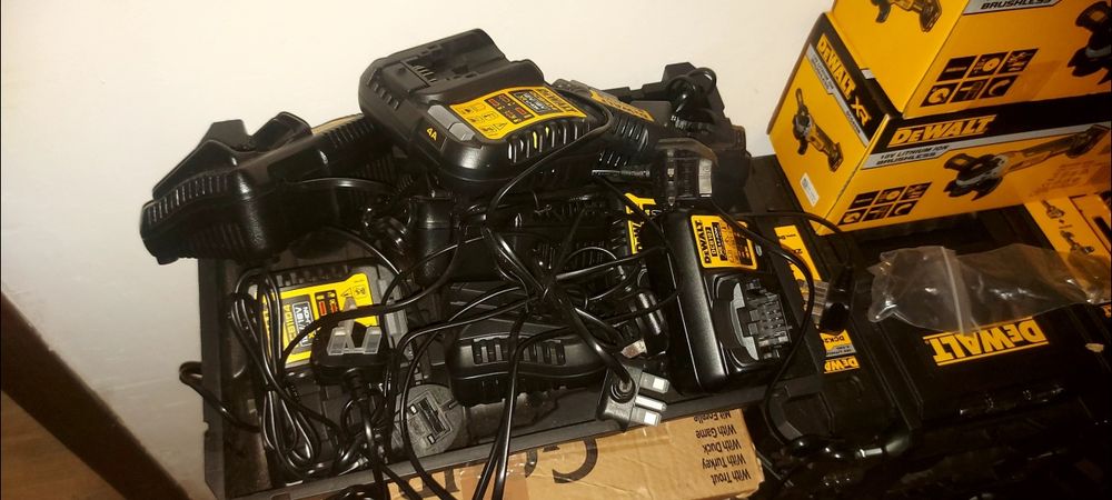 Dewalt інструмент