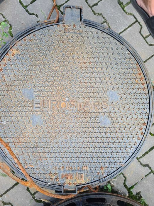 Sprzedam właz żeliwny typu ciężkiego 40ton