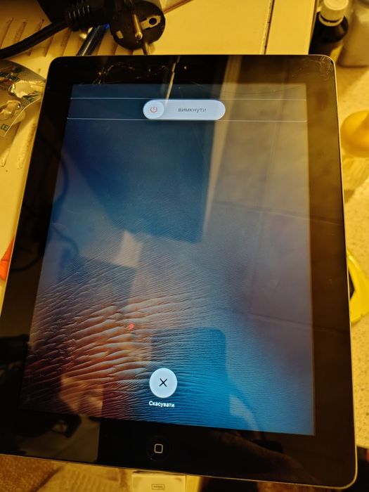 Продається iPad 2 (модель A1395) на 16 GB  на запчастини.Заблокований!