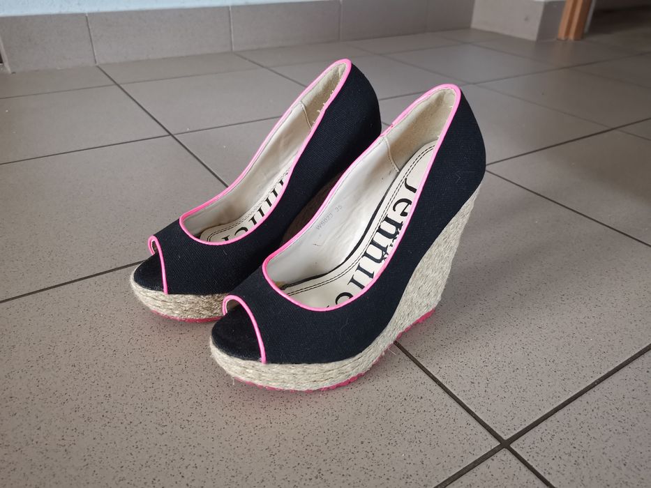 Botki czarne odkryte palce na wysokiej plecionej koturnie platformie