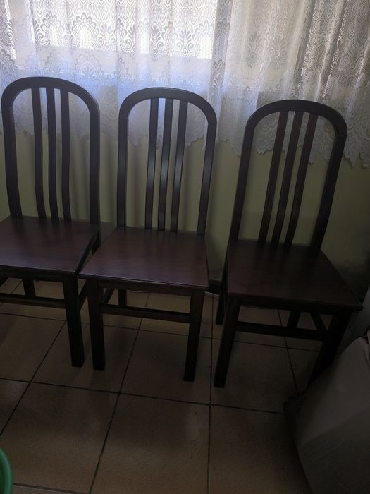 Cadeiras de sala em madeira usadas