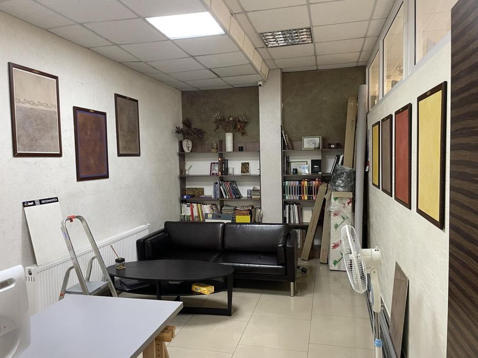 Фасадне приміщення в центрі міста, 2 поверх 180 м2