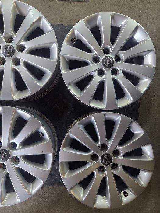 Felgi Aluminiowe 5x115 7Jx17 ET44 Opel Astra Zafira Insignia