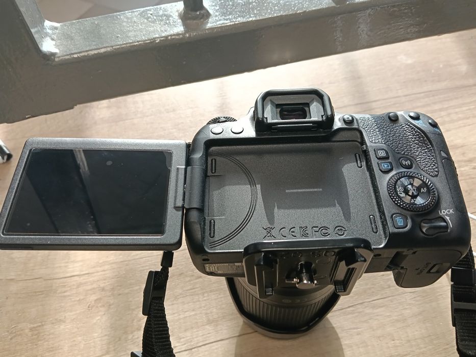 Canon EOS 77D + obiektyw Tamron 18-200mm + akcesoria