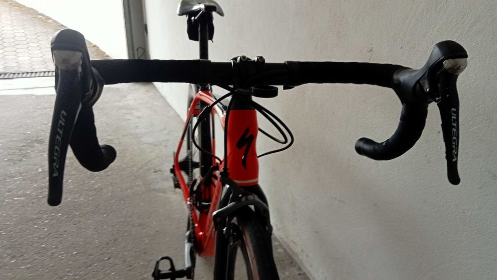 Bicicleta muito bem tratada specialized tarmac