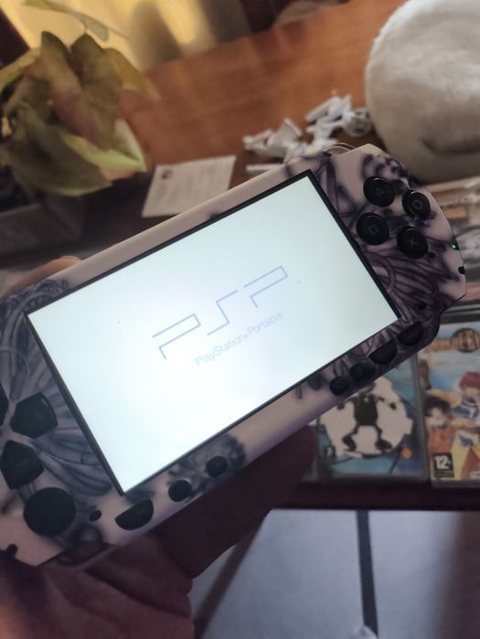 PSP 1001 + carregador + 46 jogos originais