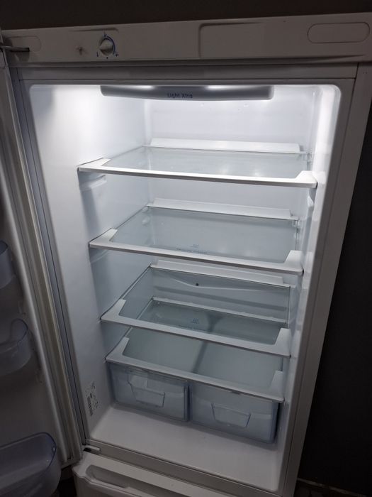 Lodówka Indesit Lodówka-zamrażarkę 185