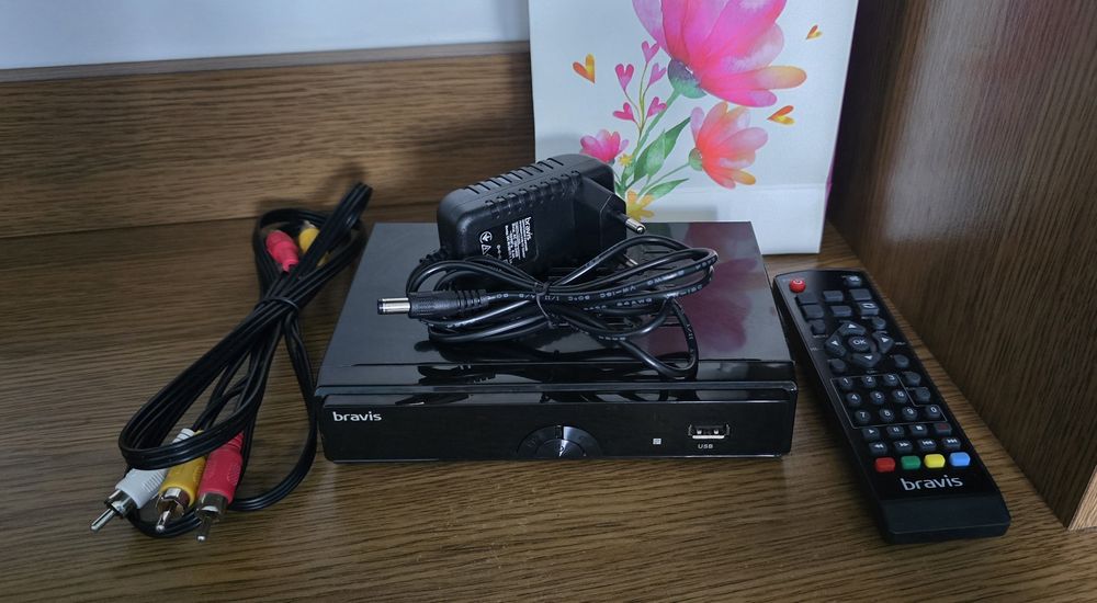 Т2 тюнер Bravis 1658