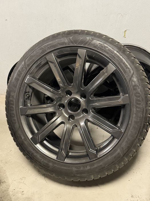 Комлект дисків Audi 5.130 з гумою Goodyear Ultra grip 295.40 r20