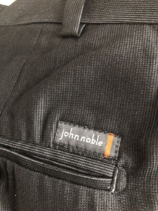 Spodnie garniturowe z polyskiem John Noble