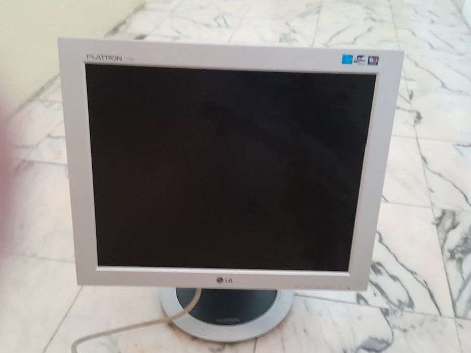 Monitor com boa imagem, usado.