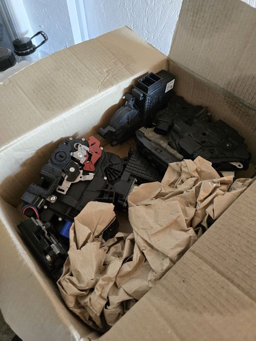 Замки та склопіднімачі для Skoda Fabia/Romster