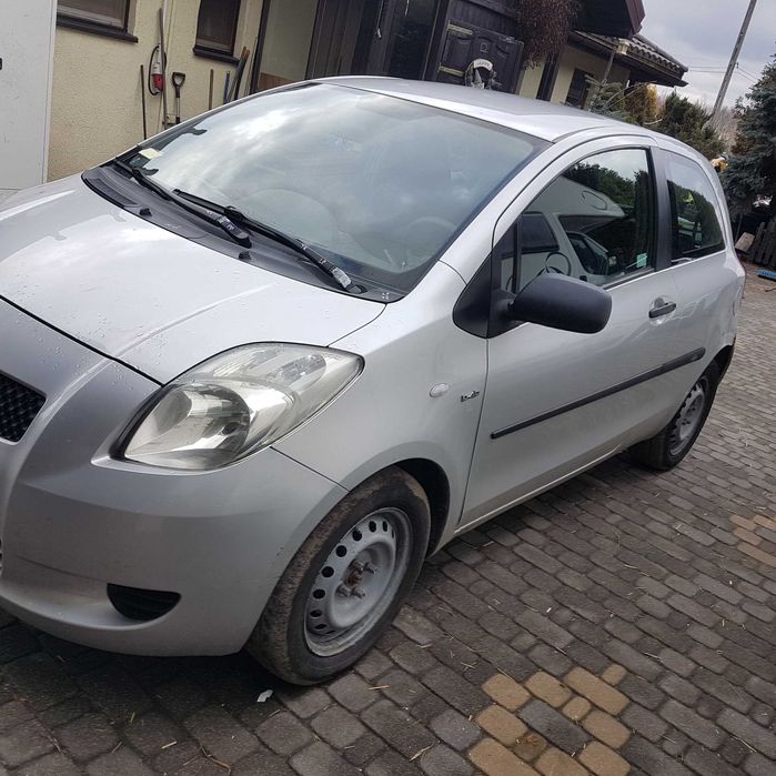 lampa reflektor toyota yaris II 2 08r P9 oryginał