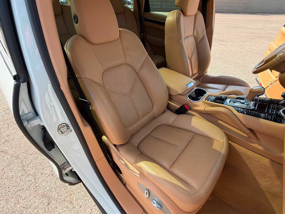 Porsche Cayenne      2014