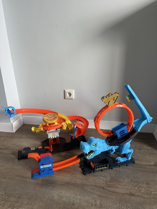 Hot wheels трек, кобра, динозавр