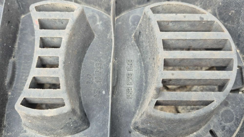 AUDI A3 8P - Grelha Central Para Choques ORIGINAL RIGOROSAMENTE NOVA