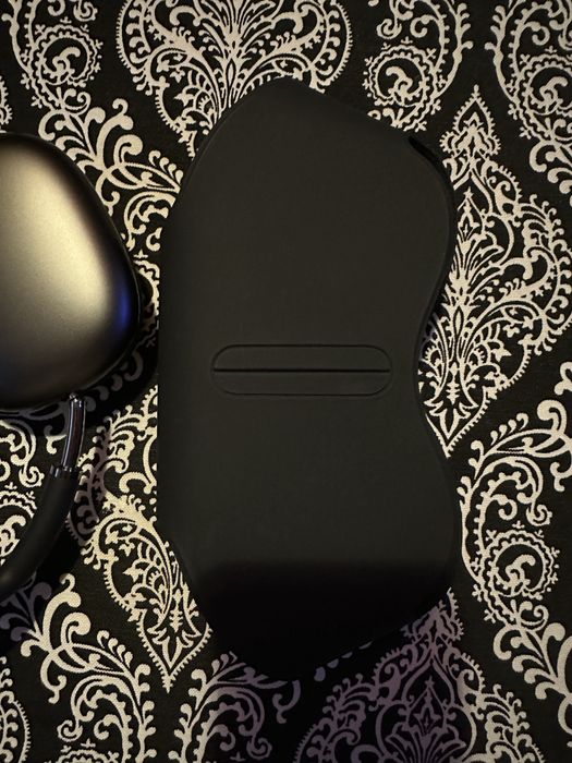 AirPods Max (Lightning)