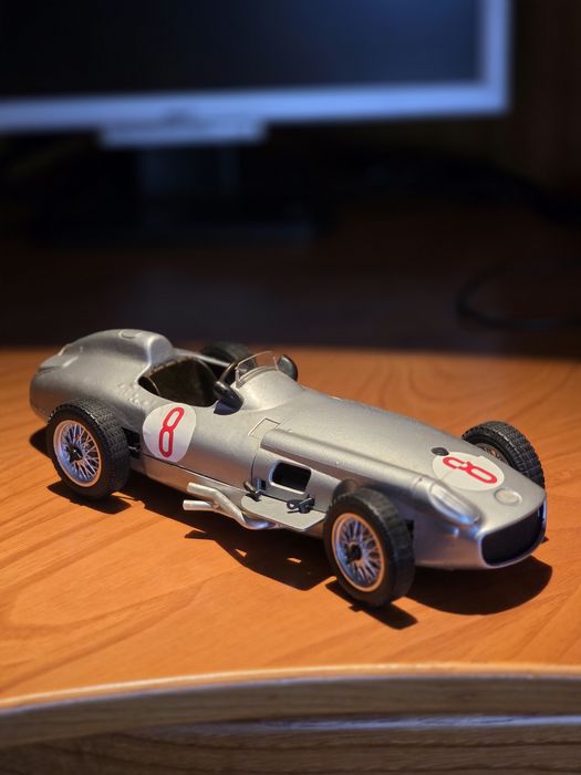 Miniatura Mercedes-Benz F1 RW196 - Juan Manuel Fangio