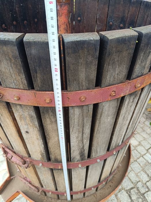 Prensa com base em ferro