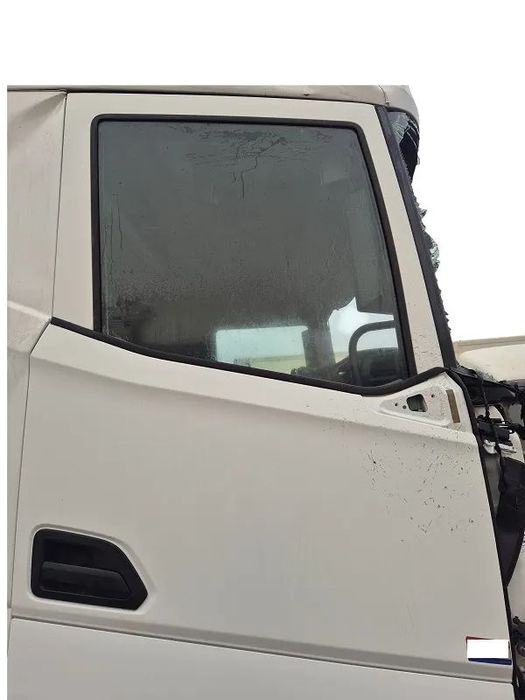 DRZWI PRAWE KOMPLETNE DAF XG XG+ WERSJA POD KAMERĘ