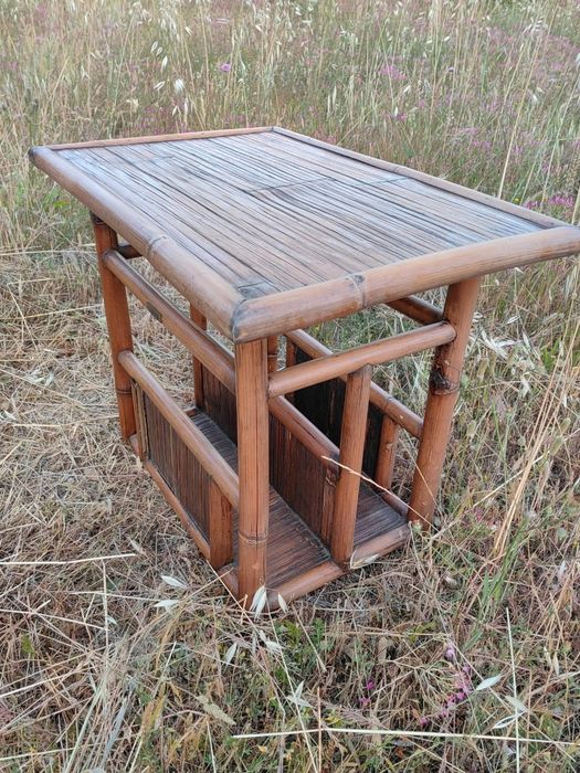 Mesa auxiliar em bambu com porta-revistas – Inthai